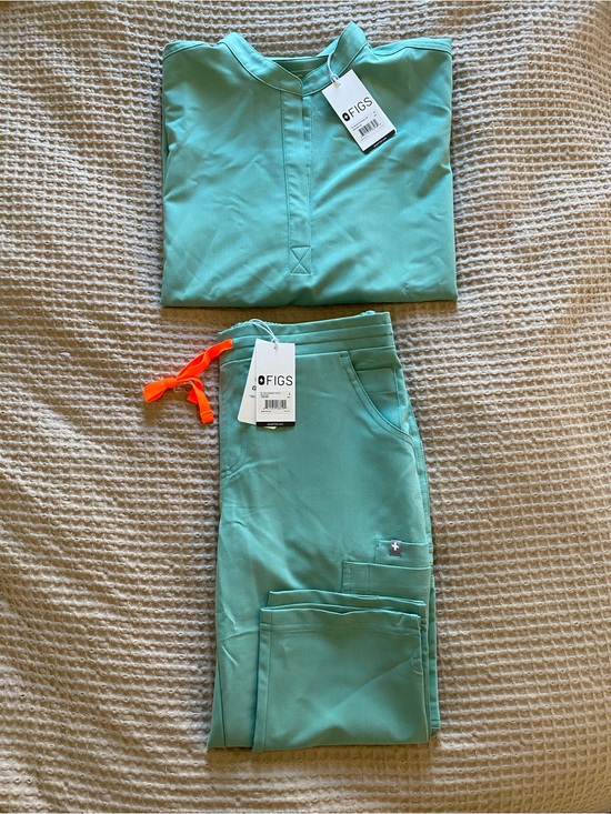 Figs Other - NWT FIGS Jade Scrub Top and Pants set- small